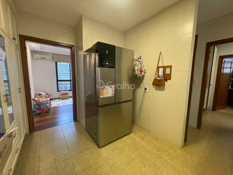 Apartamento no Centro com 4 dormitórios sendo 2 suítes e 2 vgs 237m²: 9ª foto da galeria de imagens do imóvel