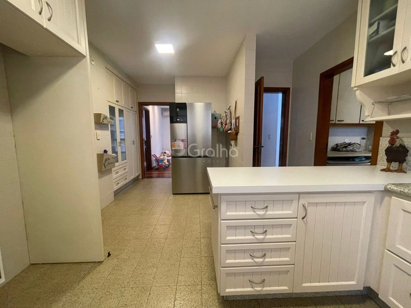 Apartamento no Centro com 4 dormitórios sendo 2 suítes e 2 vgs 237m²: 8ª foto da galeria de imagens do imóvel
