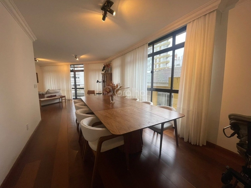 Apartamento no Centro com 4 dormitórios sendo 2 suítes e 2 vgs 237m²: 1ª foto da galeria de imagens do imóvel