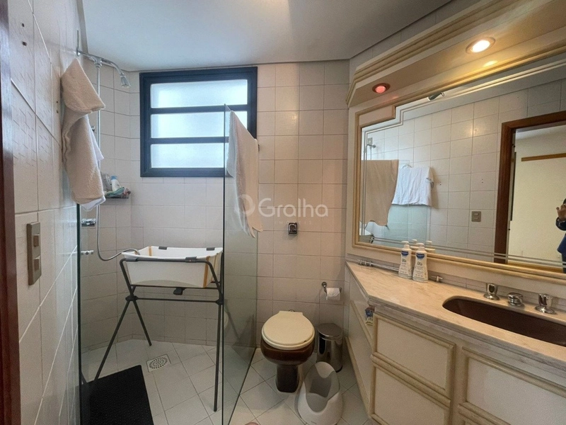 Apartamento no Centro com 4 dormitórios sendo 2 suítes e 2 vgs 237m²: 11ª foto da galeria de imagens do imóvel