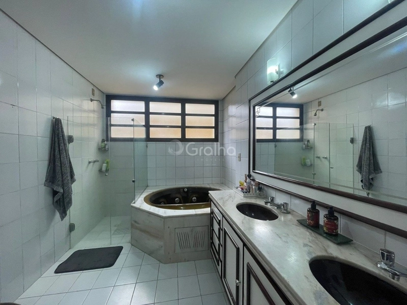 Apartamento no Centro com 4 dormitórios sendo 2 suítes e 2 vgs 237m²: 15ª foto da galeria de imagens do imóvel