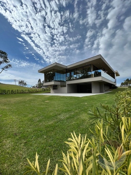 casa na Serra catarinense com 4 suítes - Rancho Queimado: 2ª foto da galeria de imagens do imóvel
