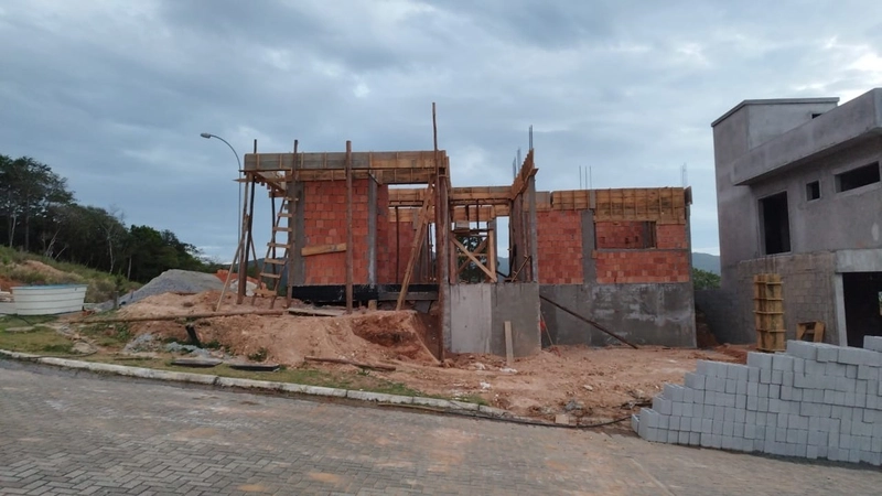 Casa residencial no Itacurubi com 3 dormitórios sendo 3 suítes 185m²: 3ª foto da galeria de imagens do imóvel