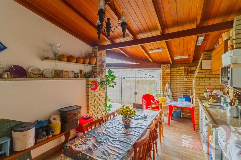 Casa residencial na Trindade com 6 dormitórios sendo 2 suítes - 368m²: 9ª foto da galeria de imagens do imóvel