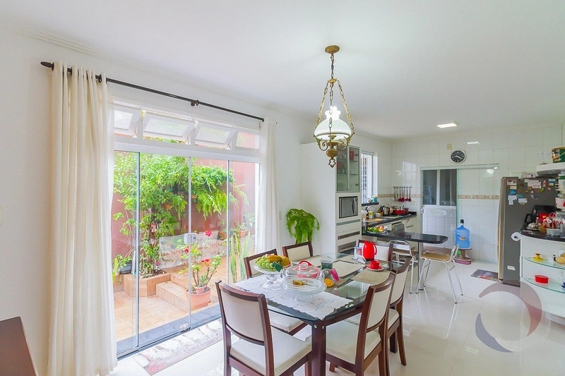 Casa residencial na Trindade com 6 dormitórios sendo 2 suítes - 368m²: 1ª foto da galeria de imagens do imóvel