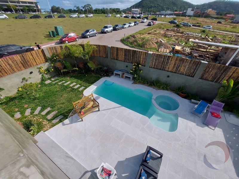Casa no Rio Tavares com 4 dormitórios sendo 2 suítes - 318m²: 4ª foto da galeria de imagens do imóvel