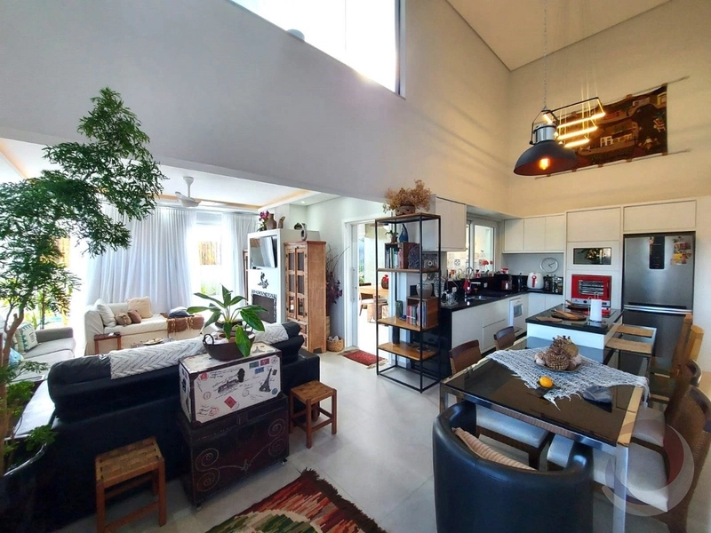 Casa no Rio Tavares com 4 dormitórios sendo 2 suítes - 318m²: 6ª foto da galeria de imagens do imóvel