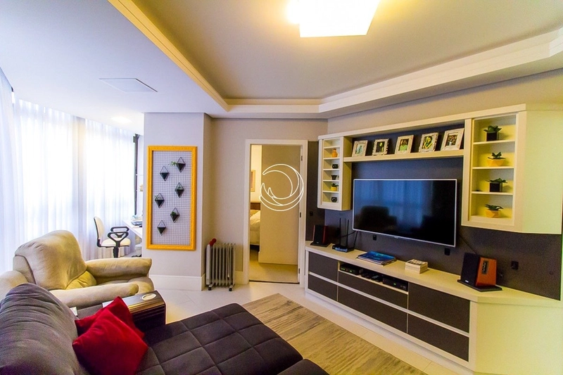 Apartamento na Agronômica Com 4 dormitórios, sendo 02 suíte e 2 vagas: 2ª foto da galeria de imagens do imóvel