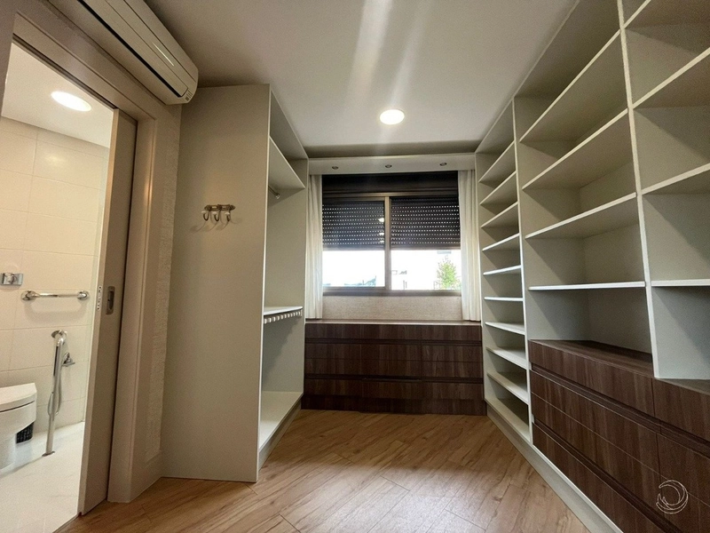 Apartamento no Centro com 3 suítes e 4 vagas de garagem - 256 m²: 26ª foto da galeria de imagens do imóvel