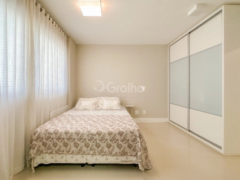 Apartamento no Centro  com 4 suítes e 4 vagas de garagem - 256 m²: 25ª foto da galeria de imagens do imóvel