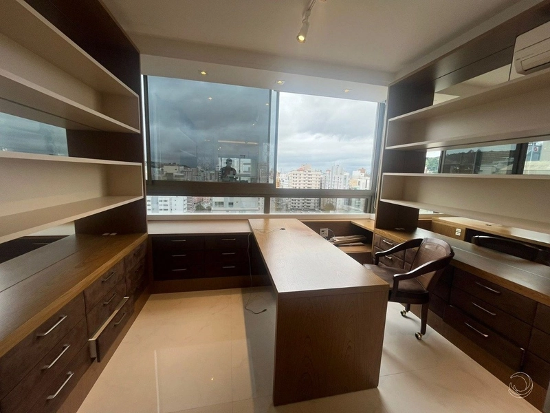 Apartamento no Centro com 3 suítes e 4 vagas de garagem - 256 m²: 7ª foto da galeria de imagens do imóvel