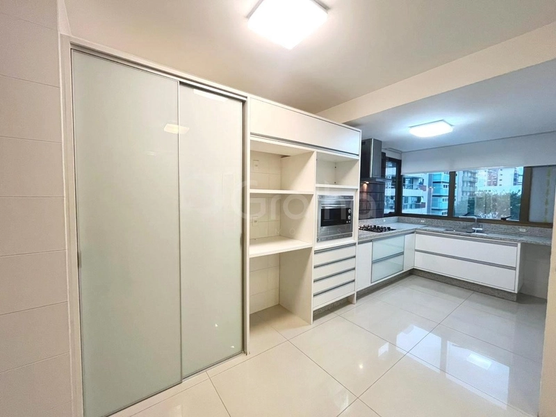 Apartamento no Centro  com 4 suítes e 4 vagas de garagem - 256 m²: 8ª foto da galeria de imagens do imóvel