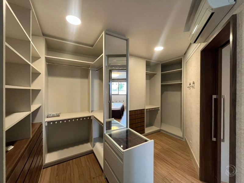 Apartamento no Centro com 3 suítes e 4 vagas de garagem - 256 m²: 32ª foto da galeria de imagens do imóvel