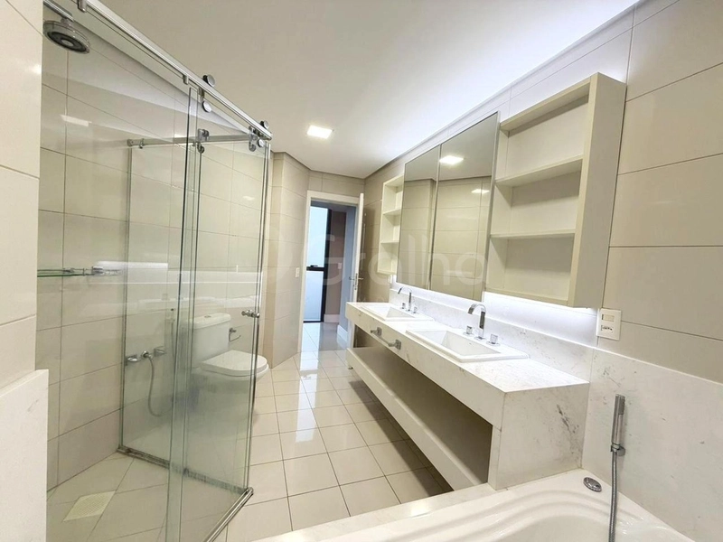 Apartamento no Centro  com 4 suítes e 4 vagas de garagem - 256 m²: 16ª foto da galeria de imagens do imóvel