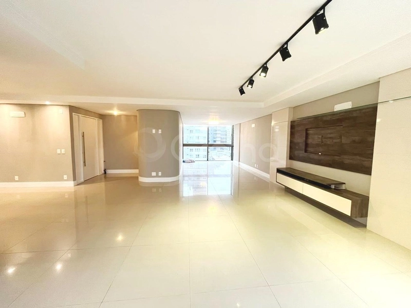 Apartamento no Centro  com 4 suítes e 4 vagas de garagem - 256 m²: 4ª foto da galeria de imagens do imóvel