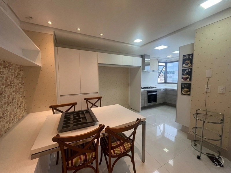 Apartamento no Centro com 3 suítes e 4 vagas de garagem - 256 m²: 13ª foto da galeria de imagens do imóvel
