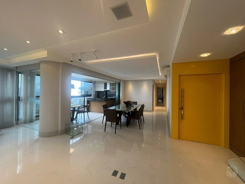 Apartamento no Centro com 3 suítes e 4 vagas de garagem - 256 m²: 6ª foto da galeria de imagens do imóvel