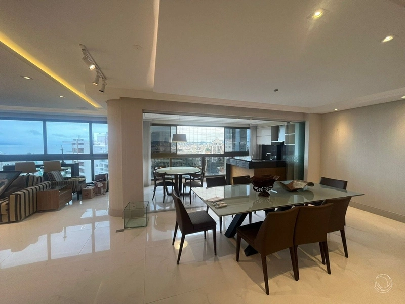 Apartamento no Centro com 3 suítes e 4 vagas de garagem - 256 m²: 3ª foto da galeria de imagens do imóvel