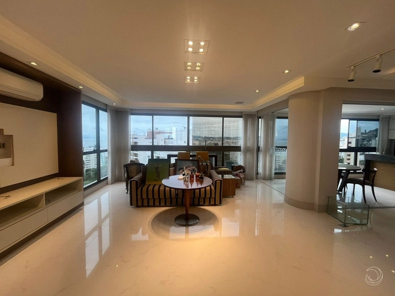 Apartamento no Centro com 3 suítes e 4 vagas de garagem - 256 m²: 5ª foto da galeria de imagens do imóvel