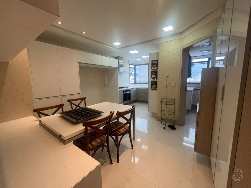 Apartamento no Centro com 3 suítes e 4 vagas de garagem - 256 m²: 12ª foto da galeria de imagens do imóvel