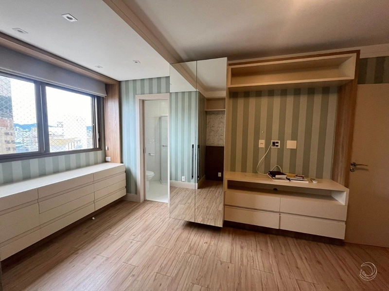 Apartamento no Centro com 3 suítes e 4 vagas de garagem - 256 m²: 35ª foto da galeria de imagens do imóvel