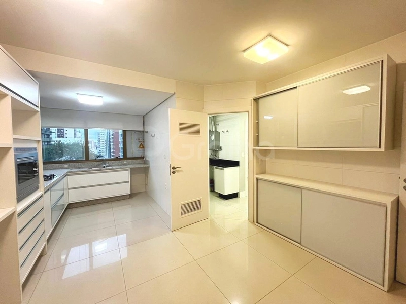Apartamento no Centro  com 4 suítes e 4 vagas de garagem - 256 m²: 5ª foto da galeria de imagens do imóvel