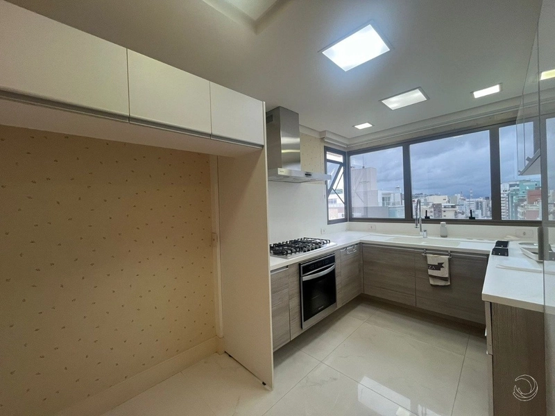Apartamento no Centro com 3 suítes e 4 vagas de garagem - 256 m²: 11ª foto da galeria de imagens do imóvel