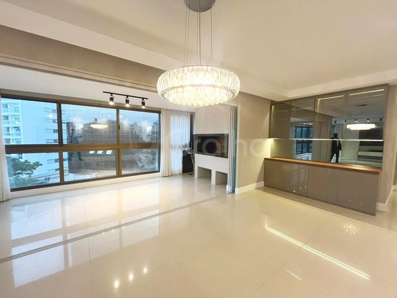 Apartamento no Centro  com 4 suítes e 4 vagas de garagem - 256 m²: 3ª foto da galeria de imagens do imóvel