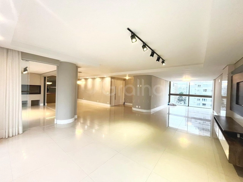 Apartamento no Centro  com 4 suítes e 4 vagas de garagem - 256 m²: 2ª foto da galeria de imagens do imóvel