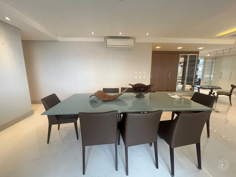 Apartamento no Centro com 3 suítes e 4 vagas de garagem - 256 m²: 8ª foto da galeria de imagens do imóvel