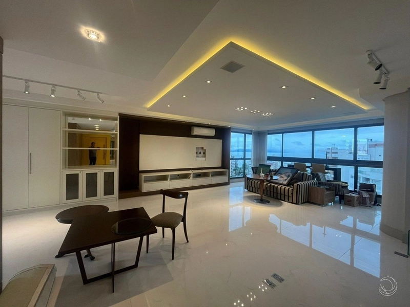 Apartamento no Centro com 3 suítes e 4 vagas de garagem - 256 m²: 1ª foto da galeria de imagens do imóvel