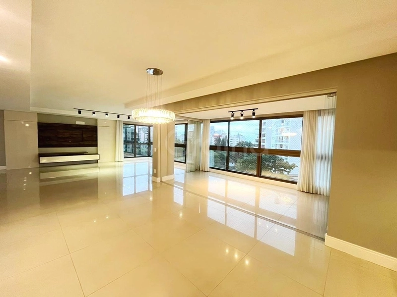 Apartamento no Centro  com 4 suítes e 4 vagas de garagem - 256 m²