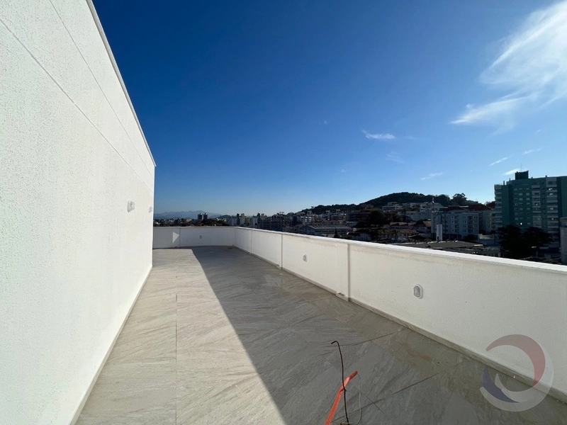 Apartamento em Coqueiros com 4 dormitórios, sendo 4 suíte e 3 vagas: 3ª foto da galeria de imagens do imóvel