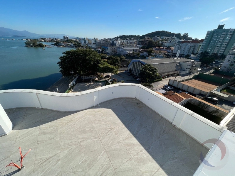 Apartamento em Coqueiros com 4 dormitórios, sendo 4 suíte e 3 vagas: 23ª foto da galeria de imagens do imóvel