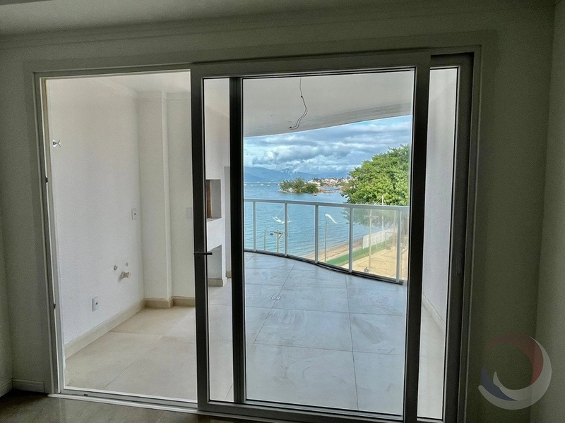 Apartamento em Coqueiros com 4 dormitórios, sendo 4 suíte e 3 vagas: 16ª foto da galeria de imagens do imóvel