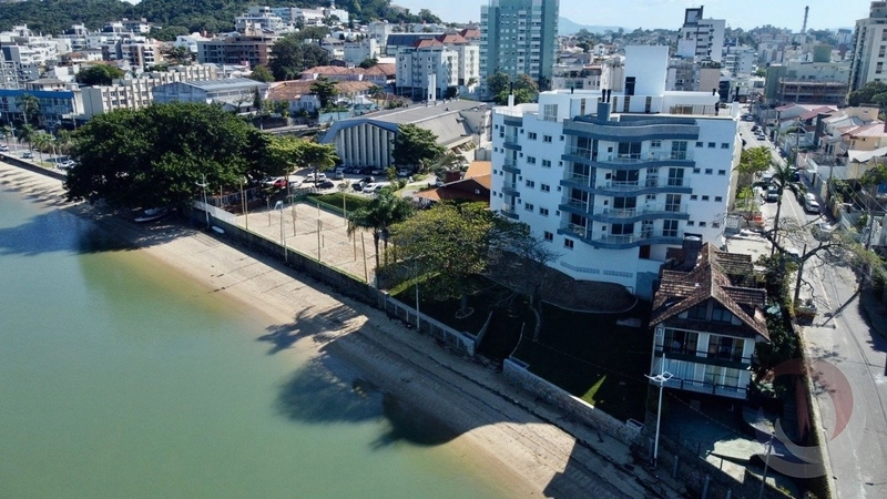 Apartamento em Coqueiros com 4 dormitórios, sendo 4 suíte e 3 vagas: 6ª foto da galeria de imagens do imóvel