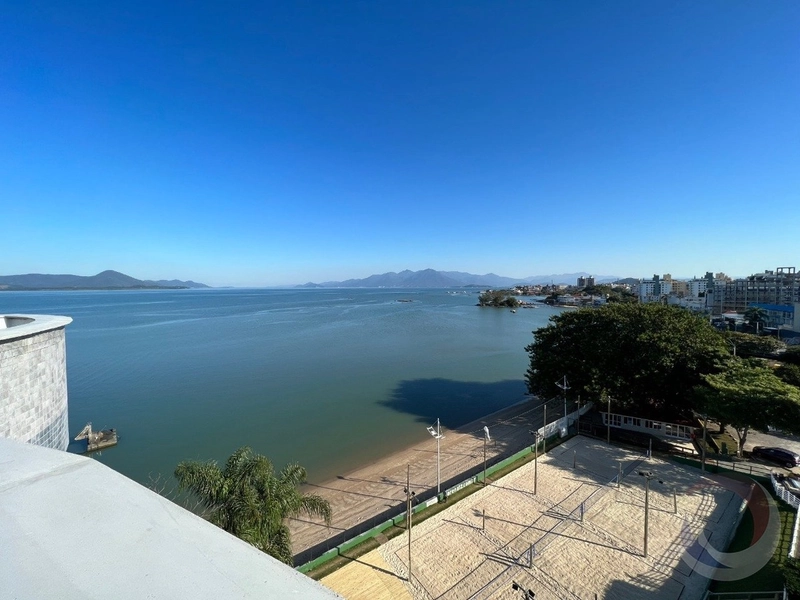 Apartamento em Coqueiros com 4 dormitórios, sendo 4 suíte e 3 vagas: 4ª foto da galeria de imagens do imóvel