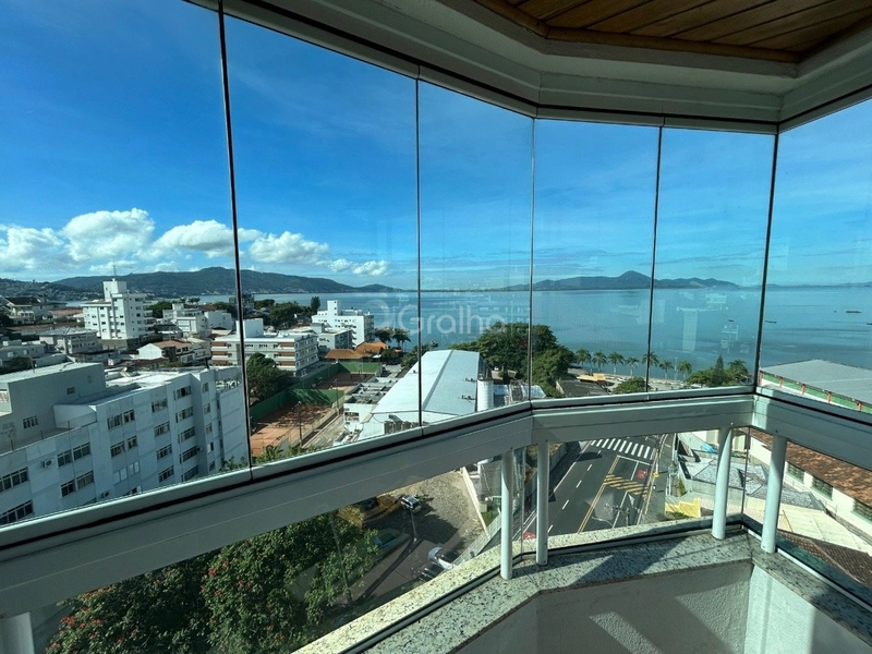Apartamento em coqueiros com 03 dormitórios, sendo 01 suíte e 1 vaga: 1ª foto da galeria de imagens do imóvel