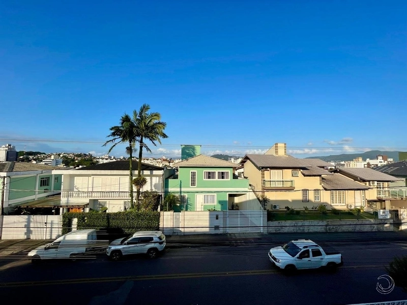 Casa em Coqueiros com 4 dormitórios, sendo 2 suítes e 4 vagas: 18ª foto da galeria de imagens do imóvel