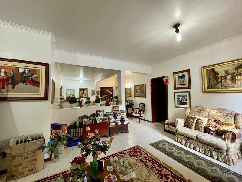 Casa em Coqueiros com 4 dormitórios, sendo 2 suítes e 4 vagas: 10ª foto da galeria de imagens do imóvel