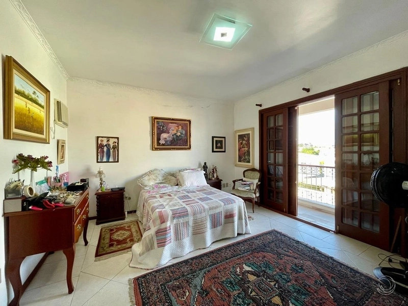 Casa em Coqueiros com 4 dormitórios, sendo 2 suítes e 4 vagas: 13ª foto da galeria de imagens do imóvel