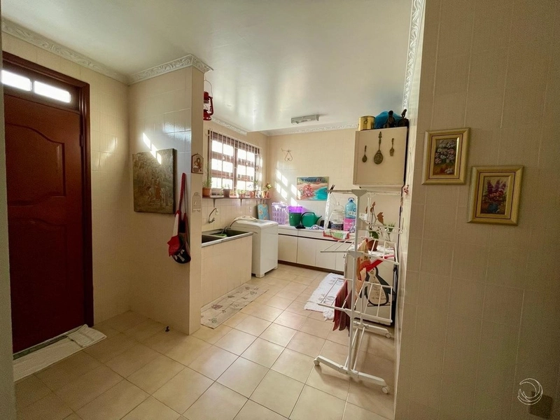 Casa em Coqueiros com 4 dormitórios, sendo 2 suítes e 4 vagas: 20ª foto da galeria de imagens do imóvel