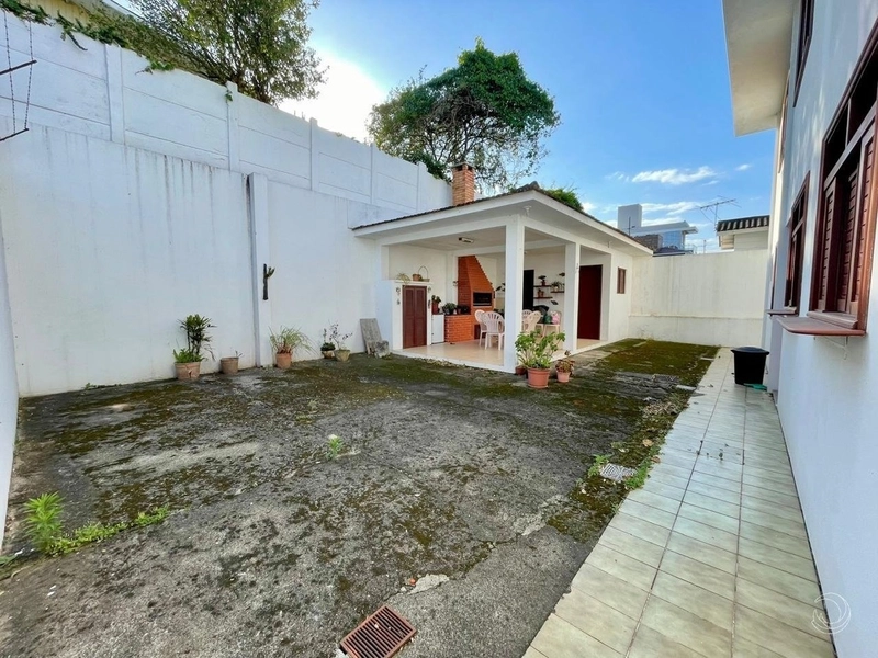 Casa em Coqueiros com 4 dormitórios, sendo 2 suítes e 4 vagas: 21ª foto da galeria de imagens do imóvel