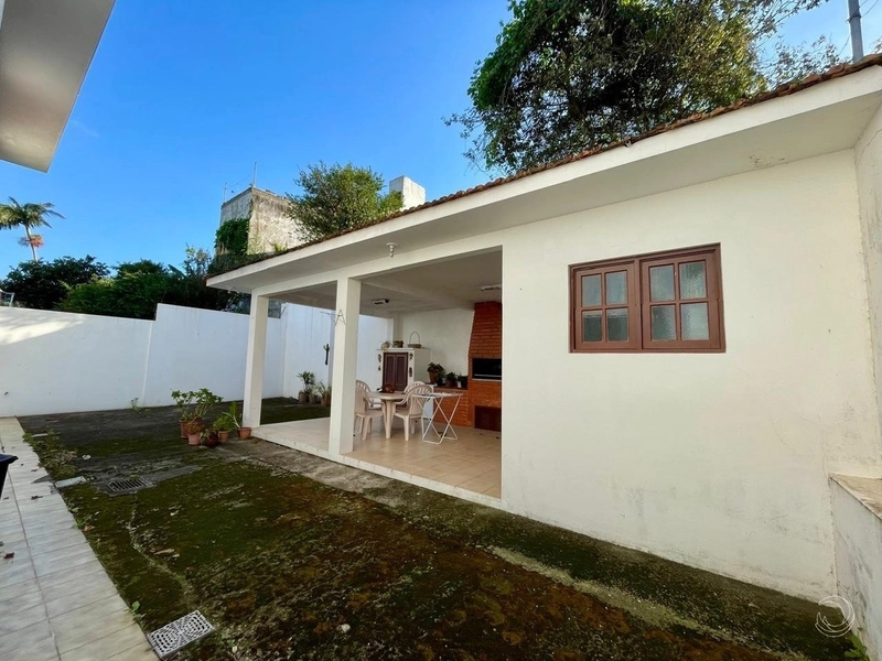Casa em Coqueiros com 4 dormitórios, sendo 2 suítes e 4 vagas: 24ª foto da galeria de imagens do imóvel