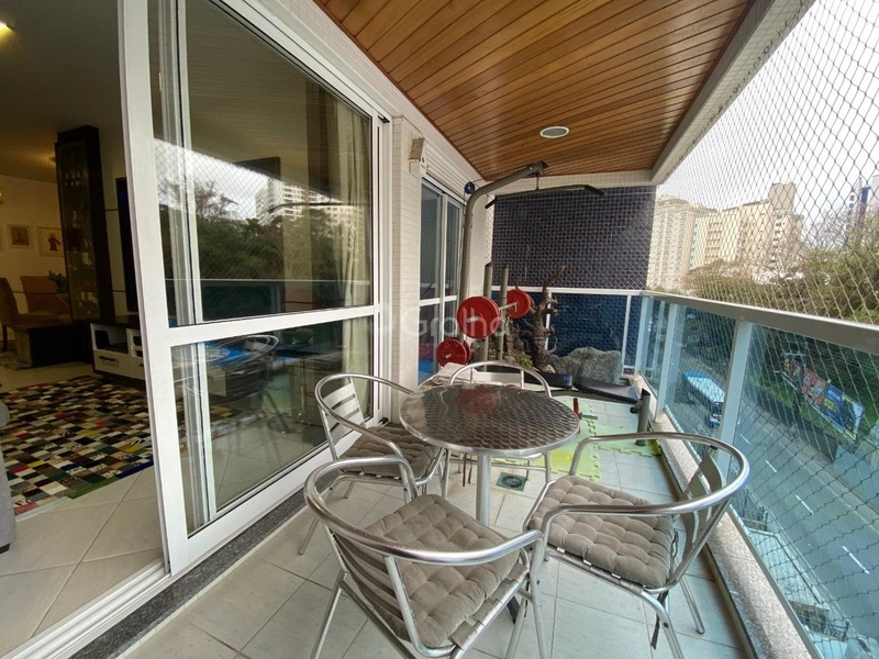 Apartamento na Beira Mar com 4 dormitórios 3 suítes e 2 vagas: 3ª foto da galeria de imagens do imóvel