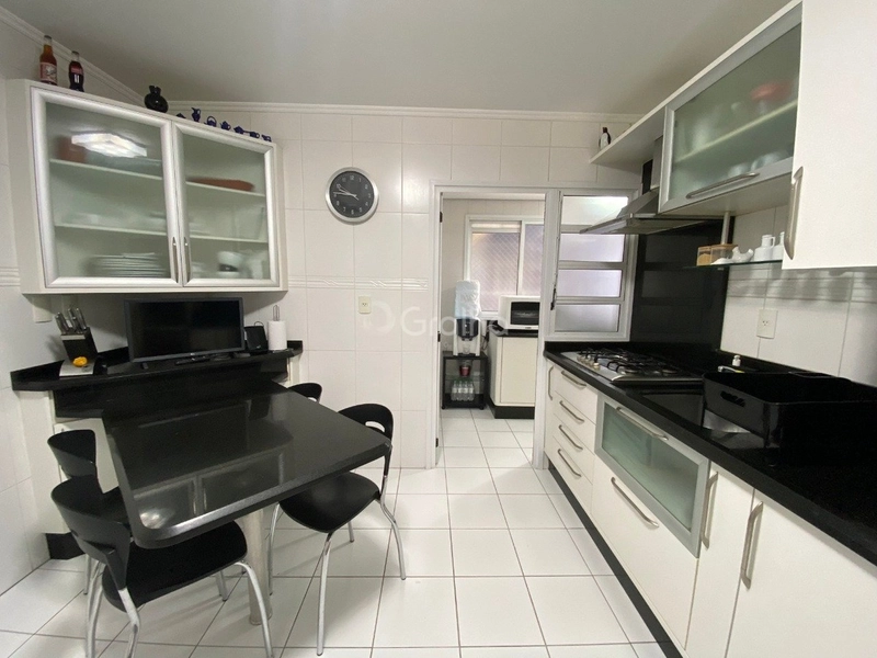 Apartamento na Beira Mar com 4 dormitórios 3 suítes e 2 vagas: 8ª foto da galeria de imagens do imóvel
