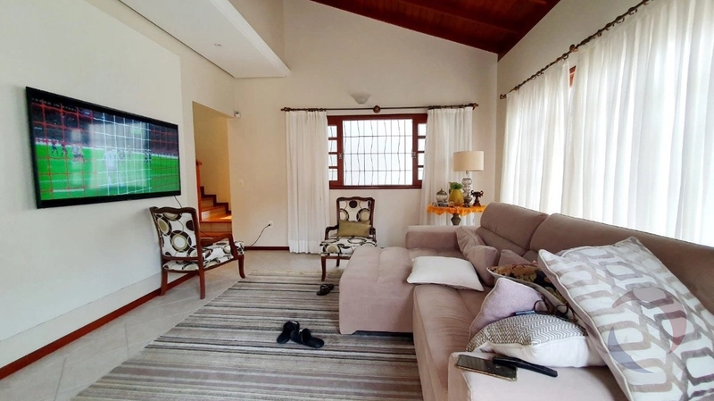 Casa na Agronômica com 4 dormitórios 1 suíte e 8 vagas - 162 m²: 2ª foto da galeria de imagens do imóvel