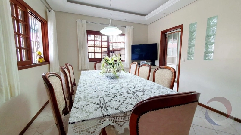 Casa na Agronômica com 4 dormitórios 1 suíte e 8 vagas - 162 m²: 5ª foto da galeria de imagens do imóvel