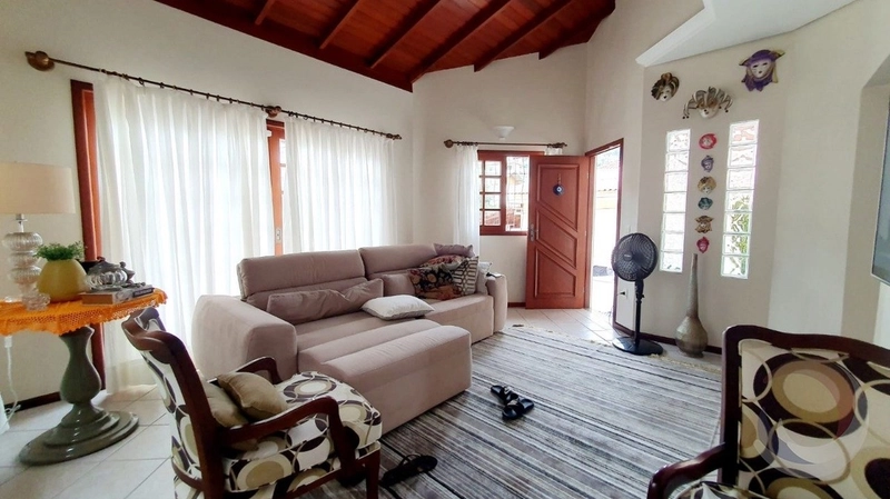 Casa na Agronômica com 4 dormitórios 1 suíte e 8 vagas - 162 m²: 3ª foto da galeria de imagens do imóvel
