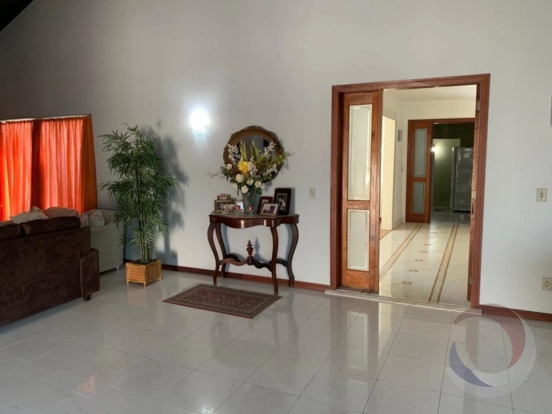 Casa no Córrego Grande com 4 dormitórios, sendo 4 suítes,: 5ª foto da galeria de imagens do imóvel